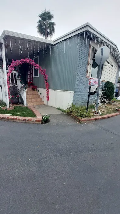 Friendly Village Mobile Home Park Picture 1