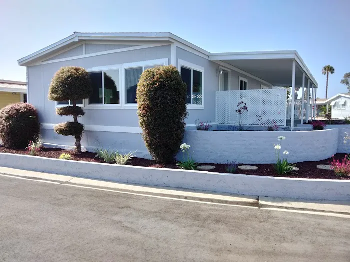 Mertz Del Amo Estates Picture 3