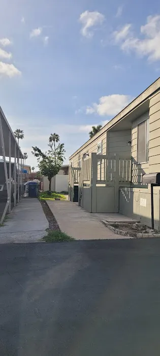 Lincoln Center Mobile Home Park Picture 5