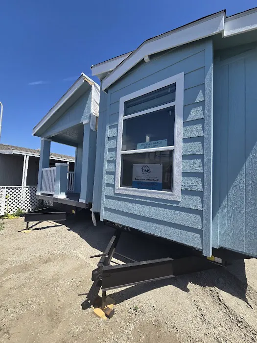 Lincoln Center Mobile Home Park Picture 7