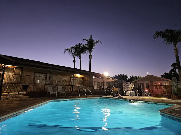 Le Belle Chateau Estates Mobile Home Park Picture 3