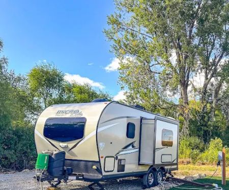 Oregon Trail Glamping and RV Park Hiawatha, KS