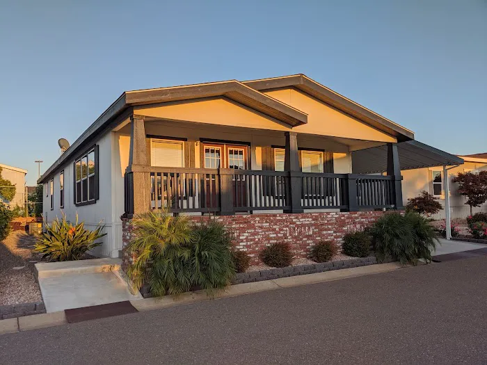 Village Green Mobilehome Park Picture 2