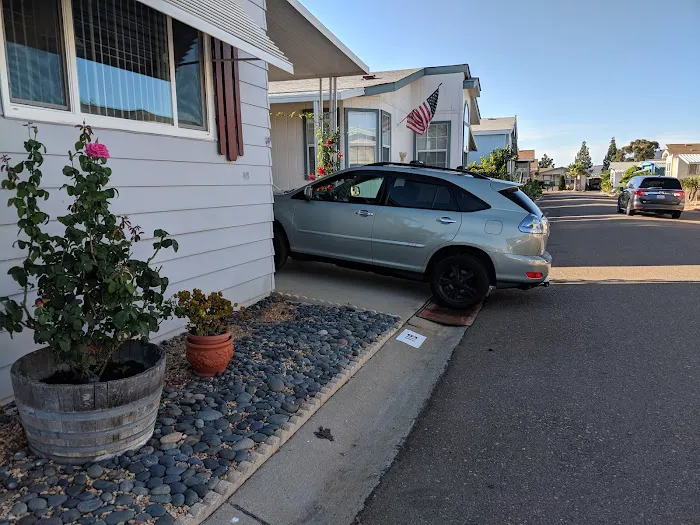 Village Green Mobilehome Park Picture 5