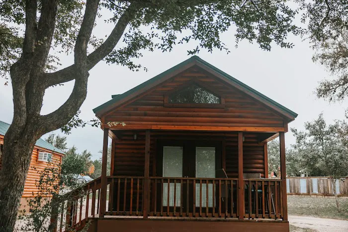 Al's Hideaway Cabins and RV Rentals, LLC Picture 2