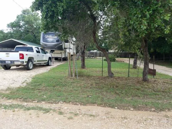 Medina River Rv Park and Camping Picture 4