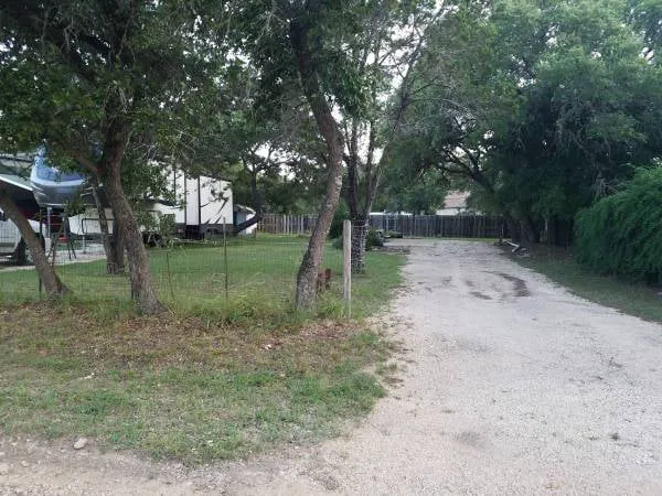 Medina River Rv Park and Camping Picture 3