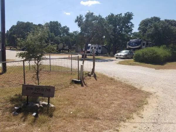 Medina River Rv Park and Camping Picture 8