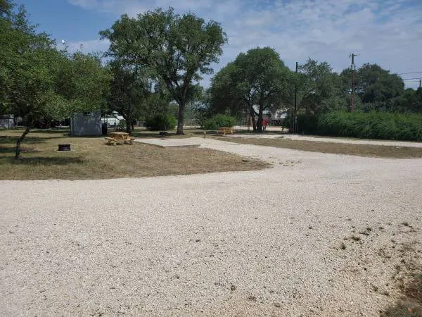 Medina River Rv Park and Camping Picture 7