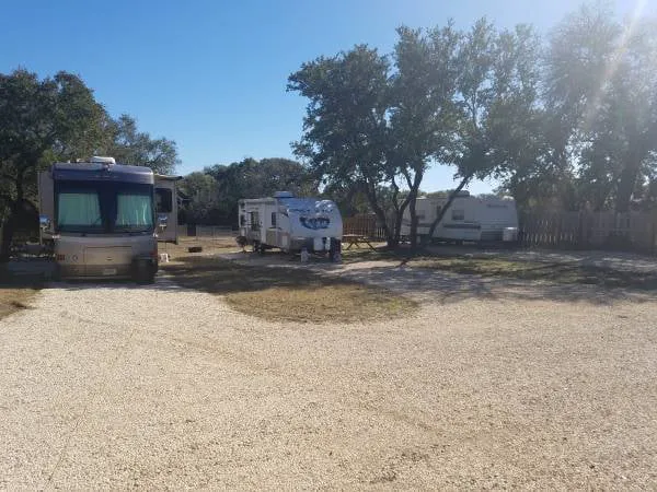 Medina River Rv Park and Camping Picture 6