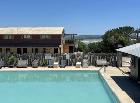 Camp Ledgerock Retreat - Luxury Glamping on Canyon Lake