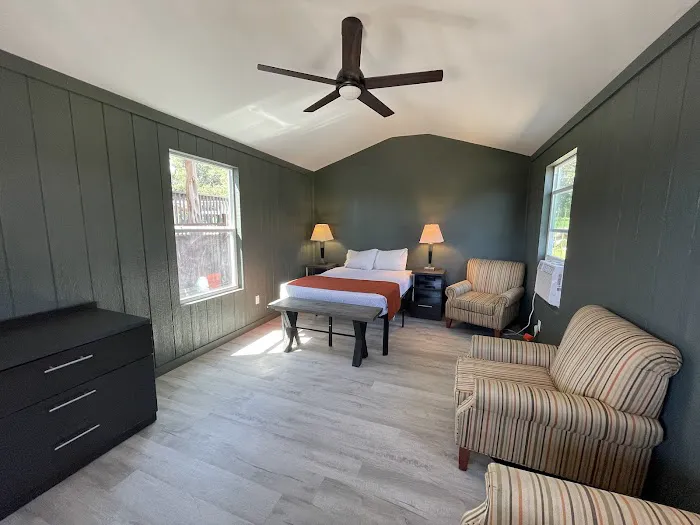 Camp Ledgerock Retreat - Luxury Glamping on Canyon Lake Picture 4