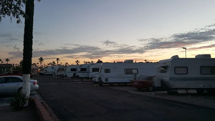Krystle RV Park & Apartments Picture 2