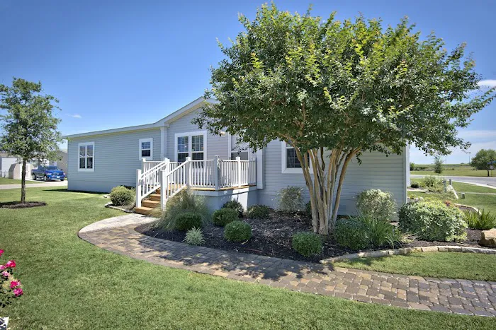 Loma Vista - Manufactured Home Community Picture 4