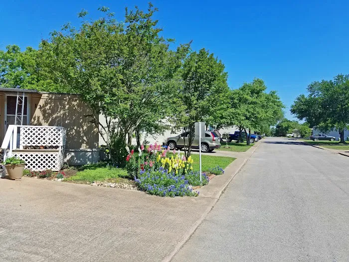 Forest Oaks Village Picture 7