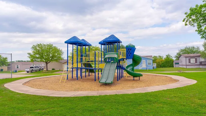 Oak Crest Picture 4