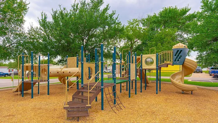 Oak Crest Picture 8