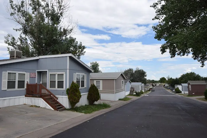 Redwood Estates Manufactured Home Community Picture 2