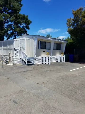 Rodeo Mobile Home & RV Park Picture 6