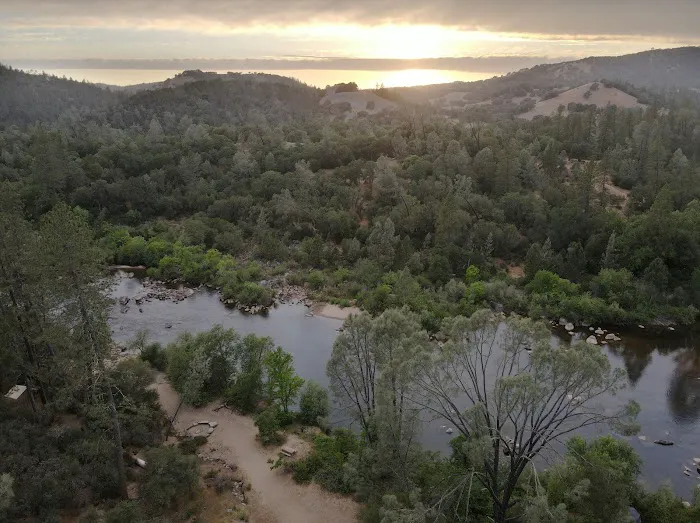 Rock-N-Water: The Cove Campground Picture 3