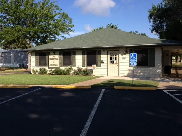 Oakwood Manufactured Home Community Picture 1