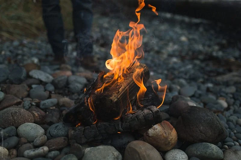 How to Build a Campfire on Rocky Terrain: Essential Tips for Safe and Efficient Fires