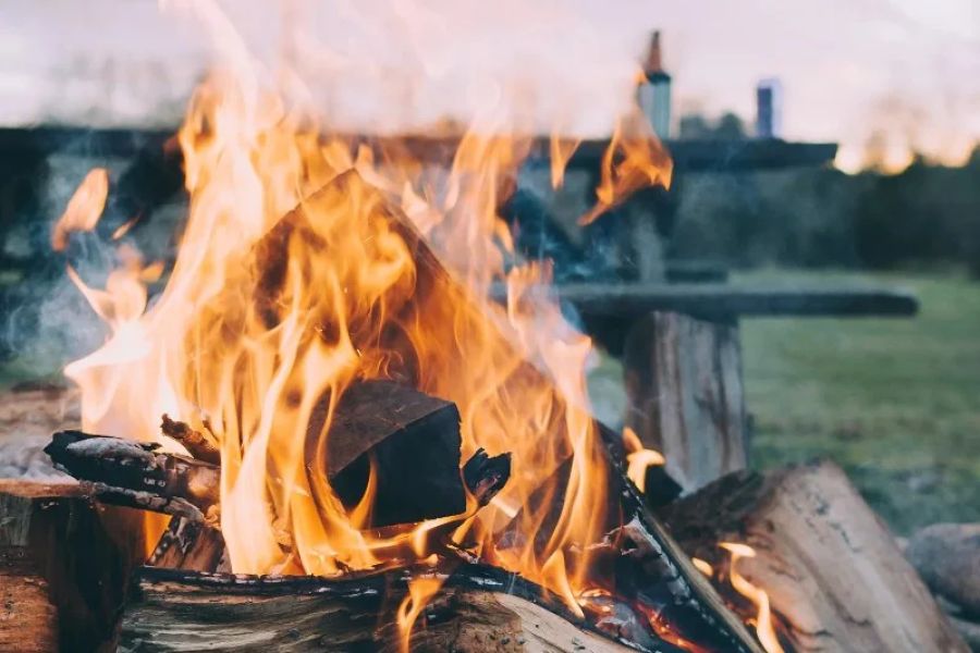 How to Use Campfires Safely and Responsibly
