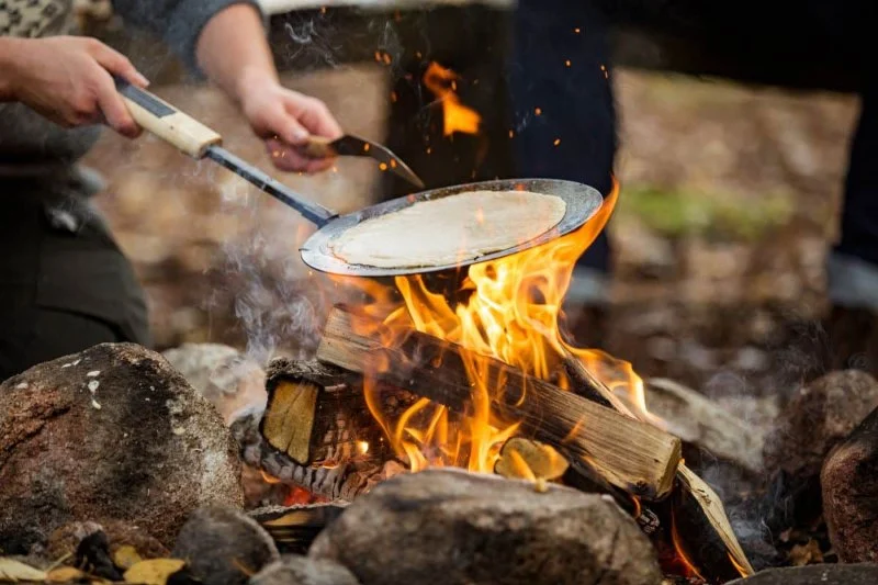How to Use Campfire Heat to Cook Breakfast Perfectly Outdoors