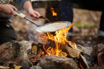 How to Use Campfire Heat to Cook Breakfast Perfectly Outdoors