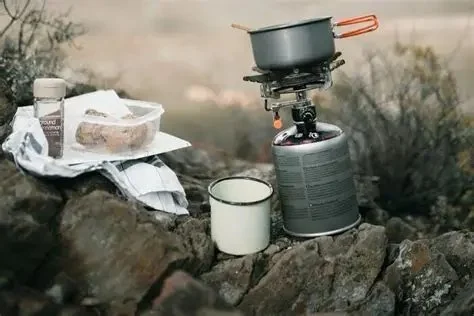 Top Campfire Essentials for Solo Campers – Must-Have Gear & Tools