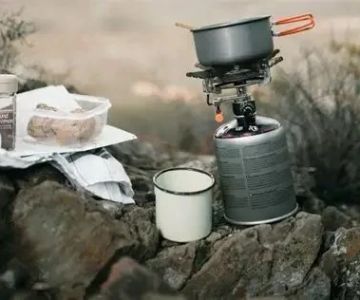 Top Campfire Essentials for Solo Campers – Must-Have Gear & Tools