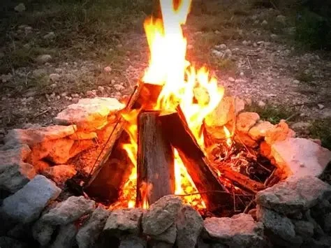 How to Use Campfire Heat to Stay Warm During Cold Nights: Expert Tips