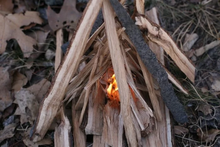 How to Build a Campfire That Burns Slowly and Efficiently