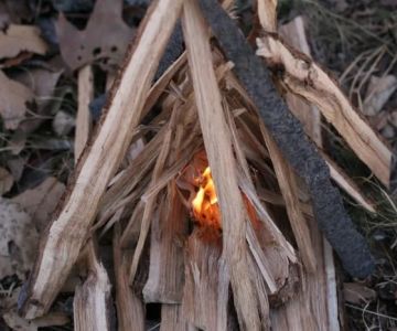 How to Build a Campfire That Burns Slowly and Efficiently