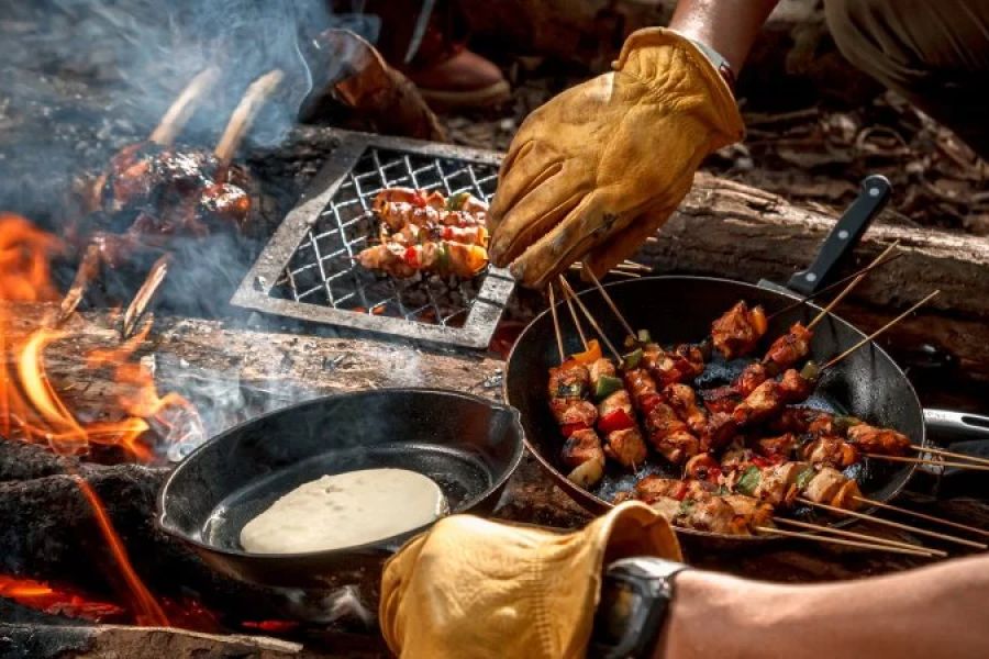 Expert Tips for Smoking Meat Over a Campfire: Techniques and Safety
