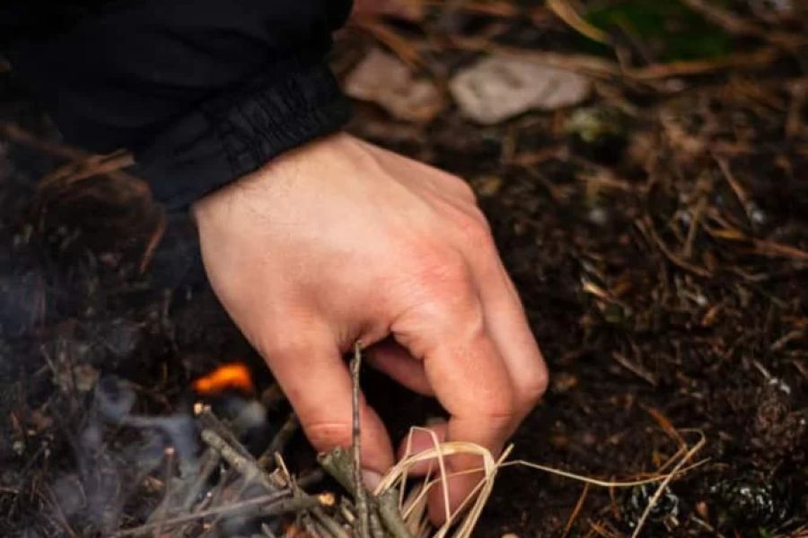"How to Use a Campfire for Survival and Emergency Situations"