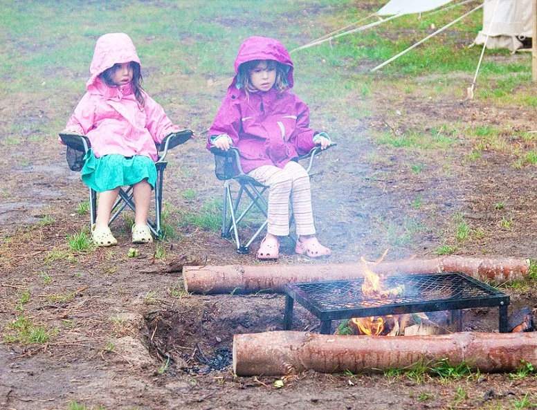 How to Build a Campfire in Rainy Weather: Expert Tips