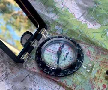 How to Use a Compass for Outdoor Navigation – A Complete Guide for Beginners