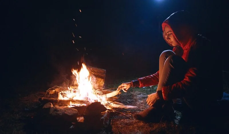 How to Use Campfire Heat to Warm Up Cold Feet: Effective Camping Tips