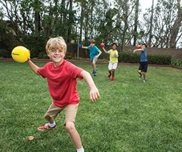 Best Outdoor Games to Play While Camping for Families and Friends