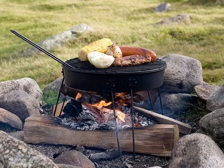 Best Campfire Gadgets to Bring on Your Trip – Essentials for Cooking & Safety