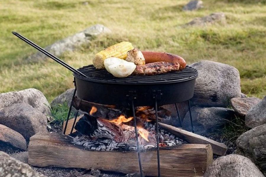 Best Campfire Gadgets to Bring on Your Trip – Essentials for Cooking & Safety