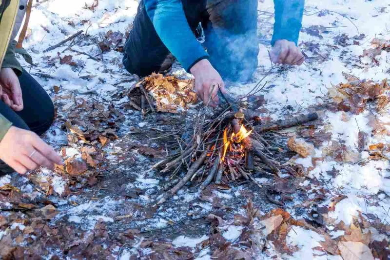 How to Build a Campfire in Snowy Environments