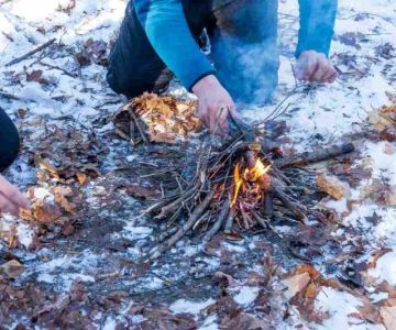 How to Build a Campfire in Snowy Environments