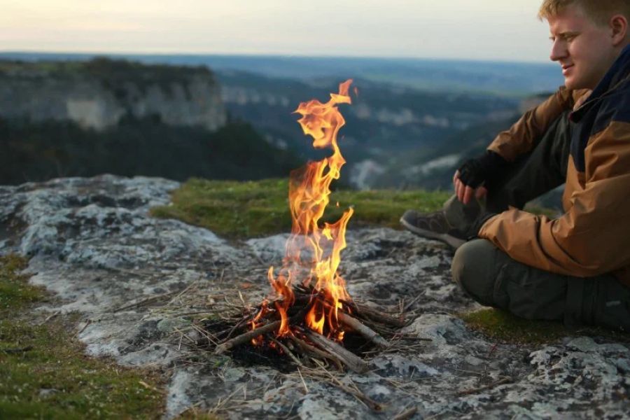 How to Build a Campfire for Long Trips
