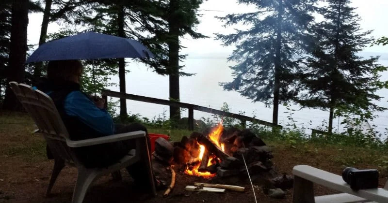 How to Build a Campfire in the Rain – Expert Tips and Techniques