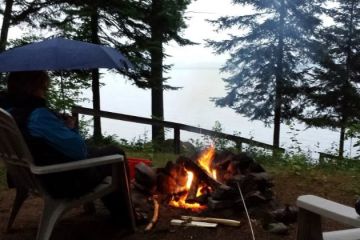 How to Build a Campfire in the Rain – Expert Tips and Techniques