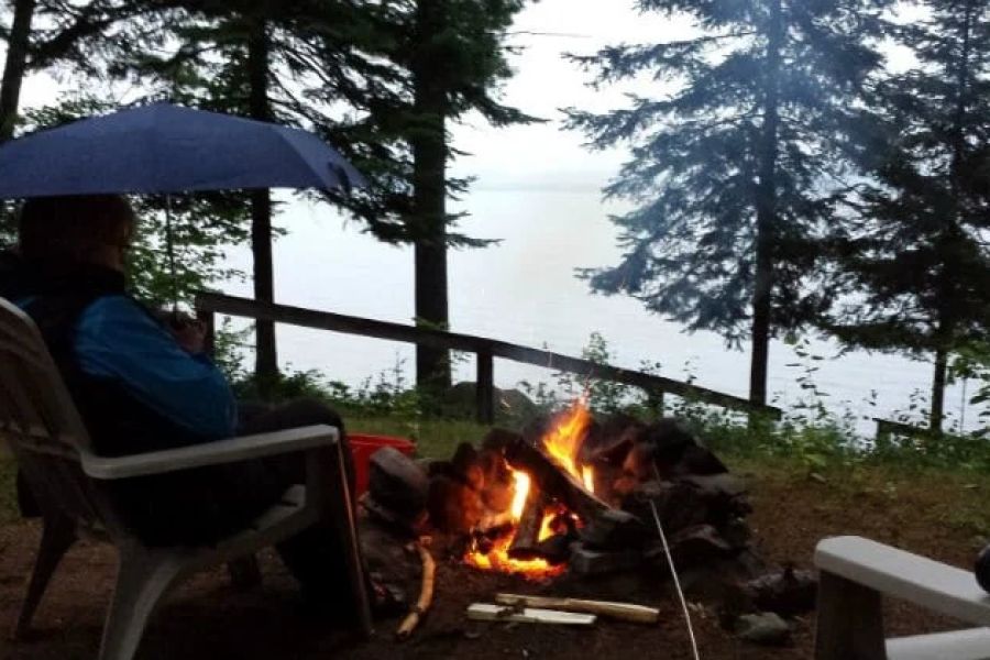 How to Build a Campfire in the Rain – Expert Tips and Techniques