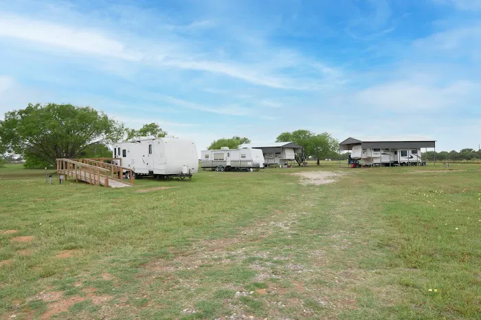 Heritage Park Apartments and RV Spaces. Picture 2