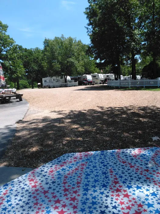 Wildoaks Campground and roadside cafe Picture 8